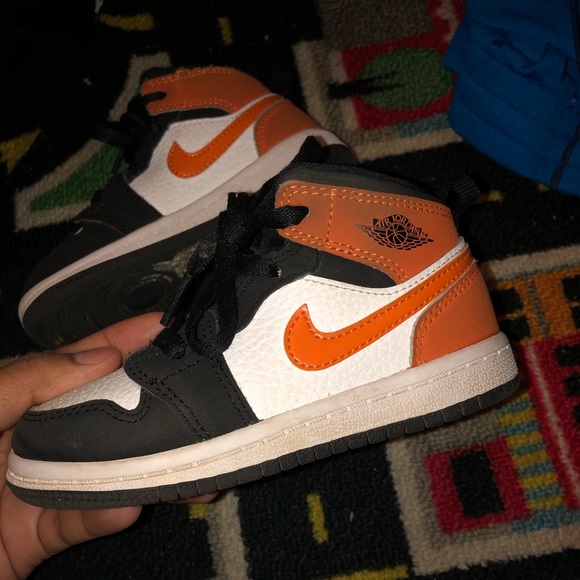 Jordan retro 1 toddler 8c - Picture 2 of 3
